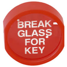 Κλειδοθήκη πλαστική με break glass πρόσοψη.